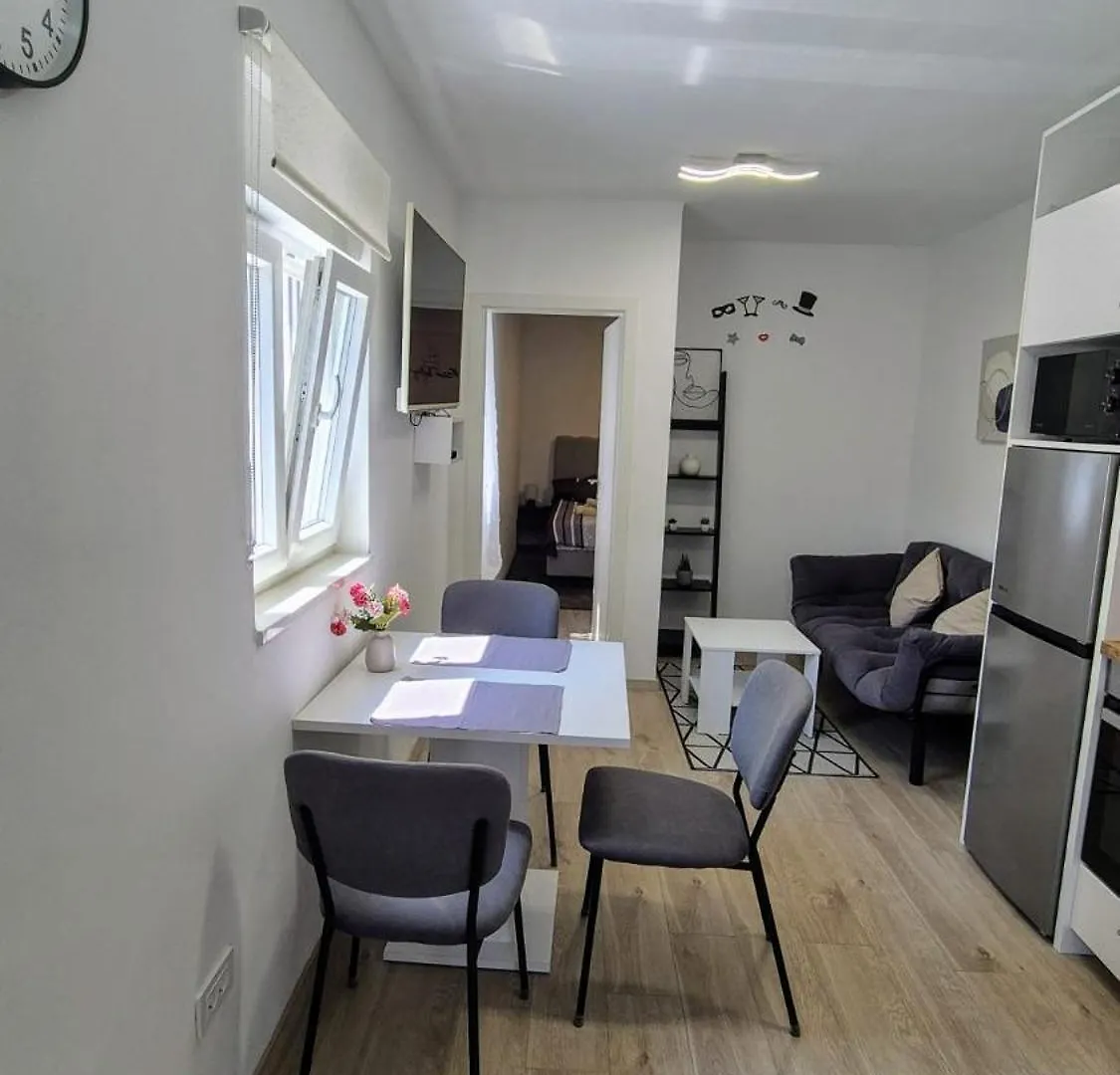 Apartment Razov ザダル